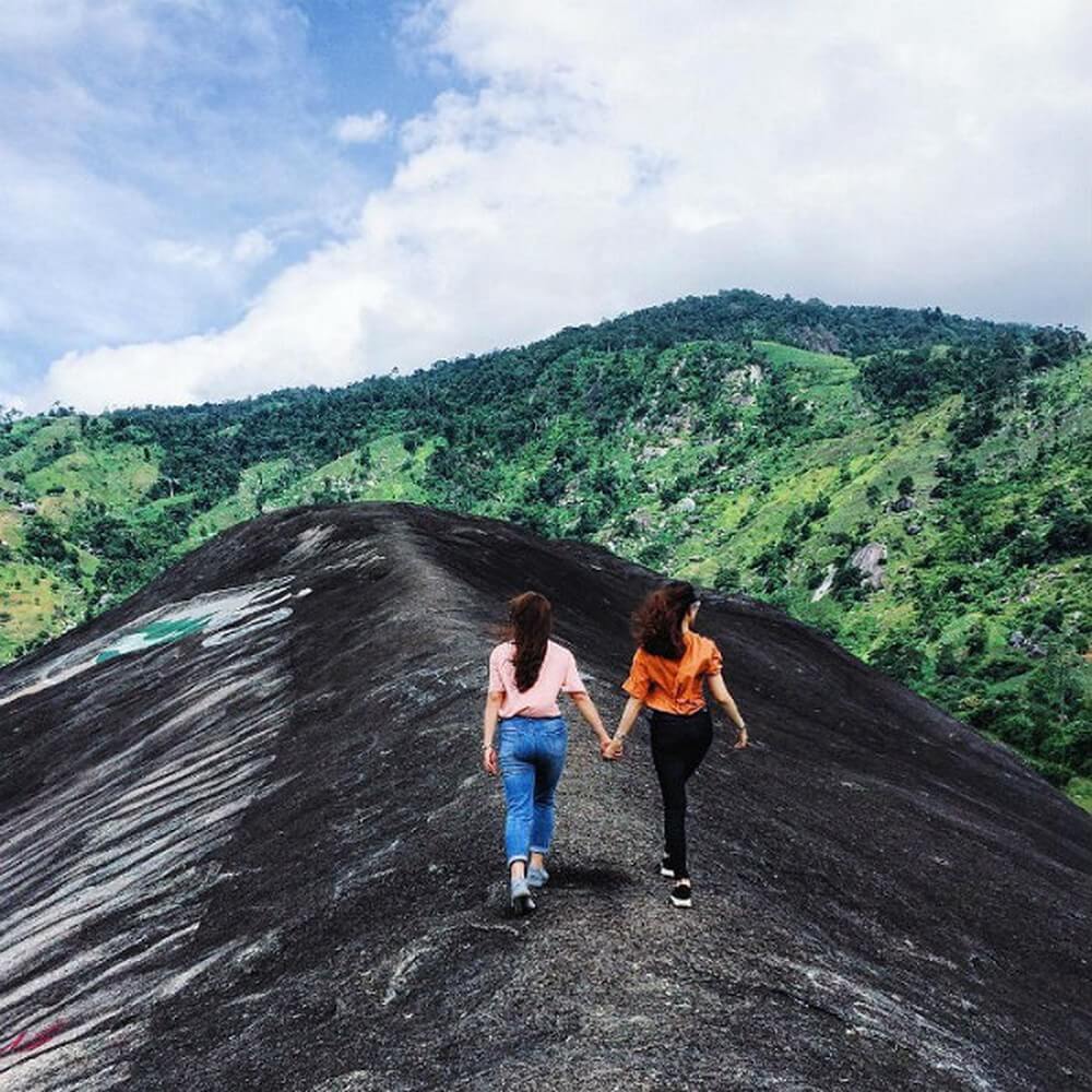 Điểm du lịch Đá Voi Mẹ