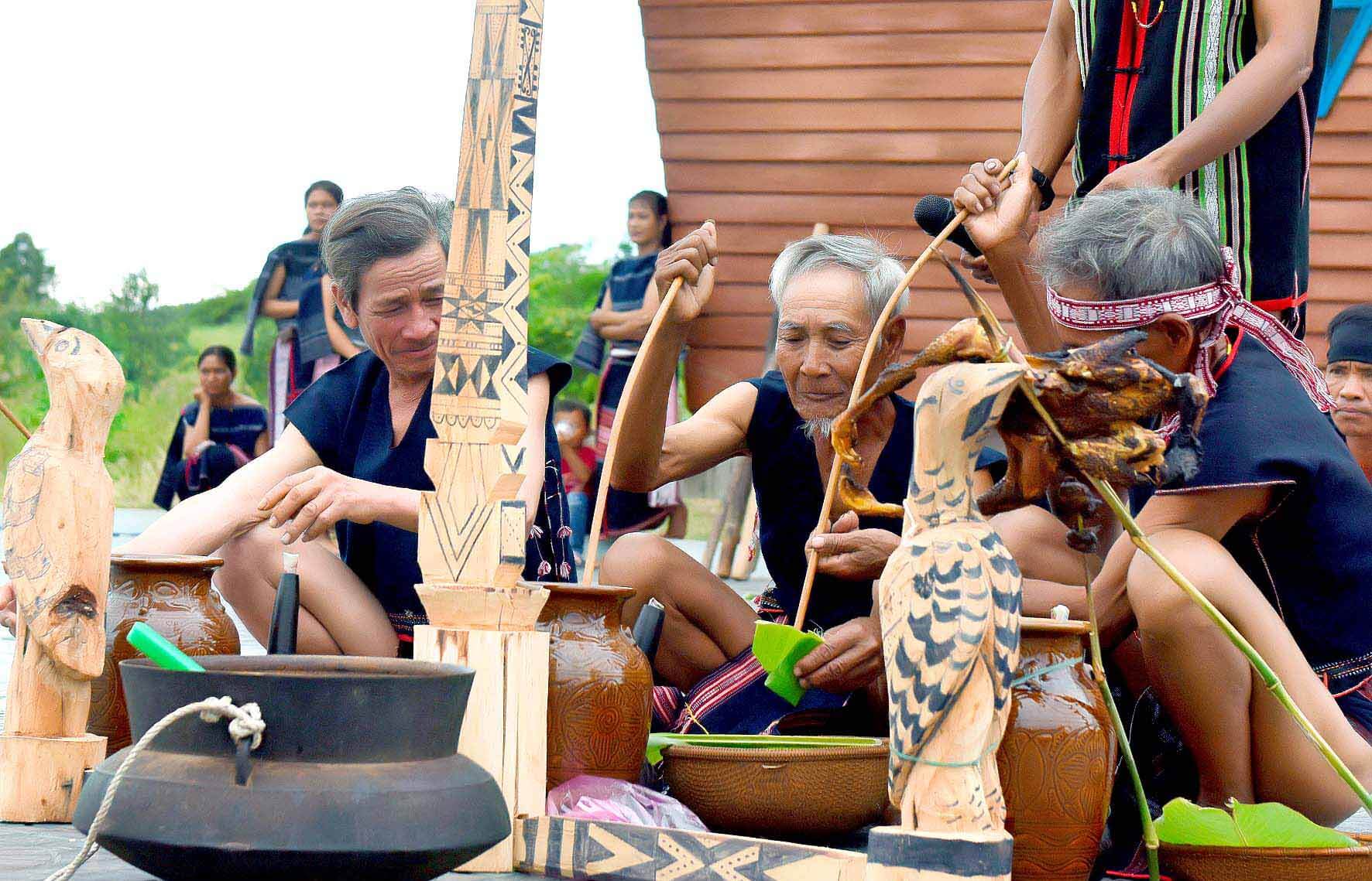 Phục dựng lại Lễ mừng lúa mới của các dân tộc Tây Nguyên 2