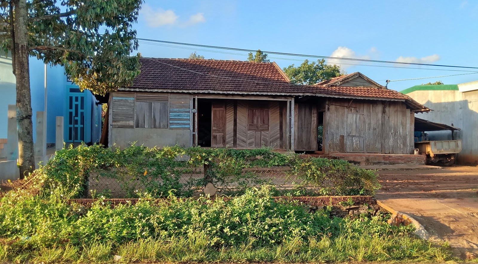 Krông Búk: Một căn nhà bằng gỗ bị thiêu rụi trong đêm 2