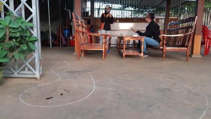 Nam thanh niên bị súng bắn dồn dập khi đang ngồi cafe với bạn 1