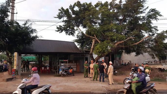 Nam thanh niên bị súng bắn dồn dập khi đang ngồi cafe với bạn 2