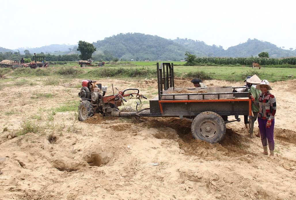 Cát tặc lộng hành từ sông lên nương rẫy 1