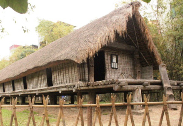 Hình ảnh nhà dài của người Ê đê