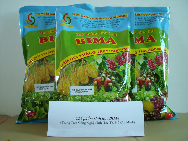 Bổ sung chế phẩm sinh học chứa các vi sinh vật có lợi cho đất