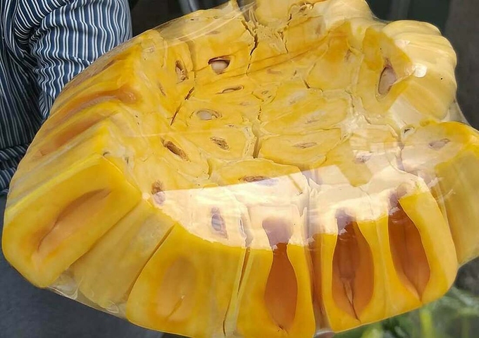 Giá mít thái da xanh giảm xuống chỉ còn vài nghìn/kg