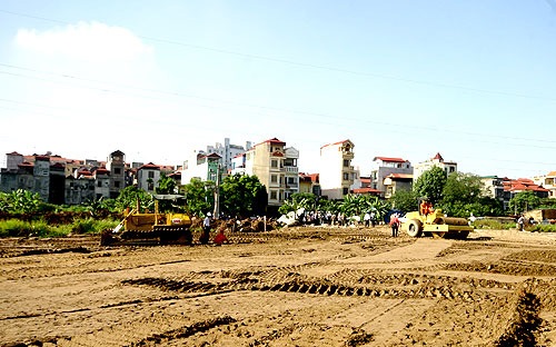 Thu hồi đất là thu lại quyền sử dụng đất của người dân trong một số trường hợp