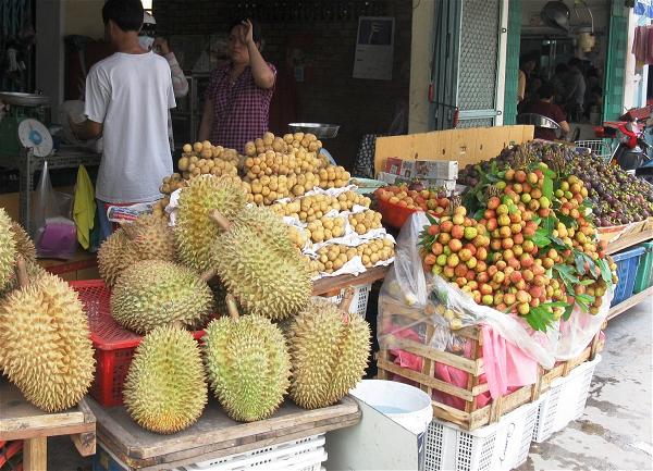 Giá sầu riêng Đăk Lăk tại các vựa, các chợ khác nhau