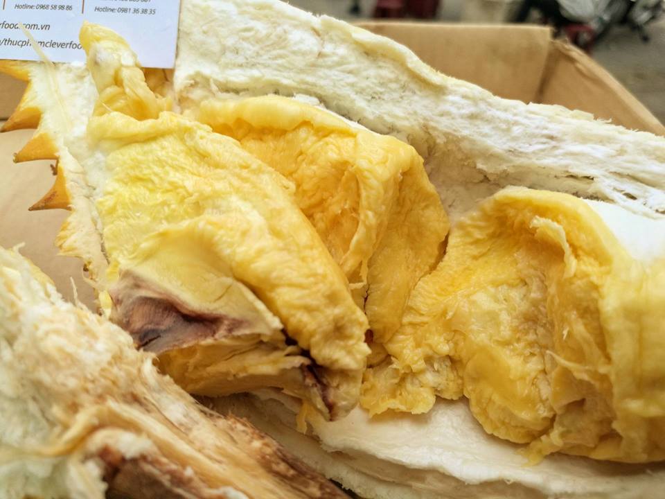 Sầu riêng giá rẻ thường có ít múi và cơm sầu bị thâm đen