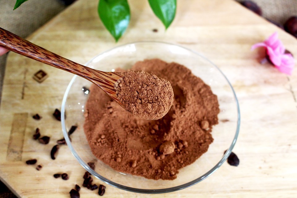 Bột ca cao uống liền thường có màu sắc nhạt bởi được cho thêm đường và sữa