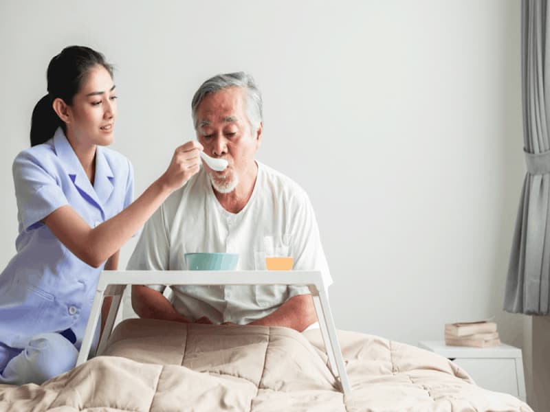 Giúp tăng cường sức khỏe cho người mới ốm dậy